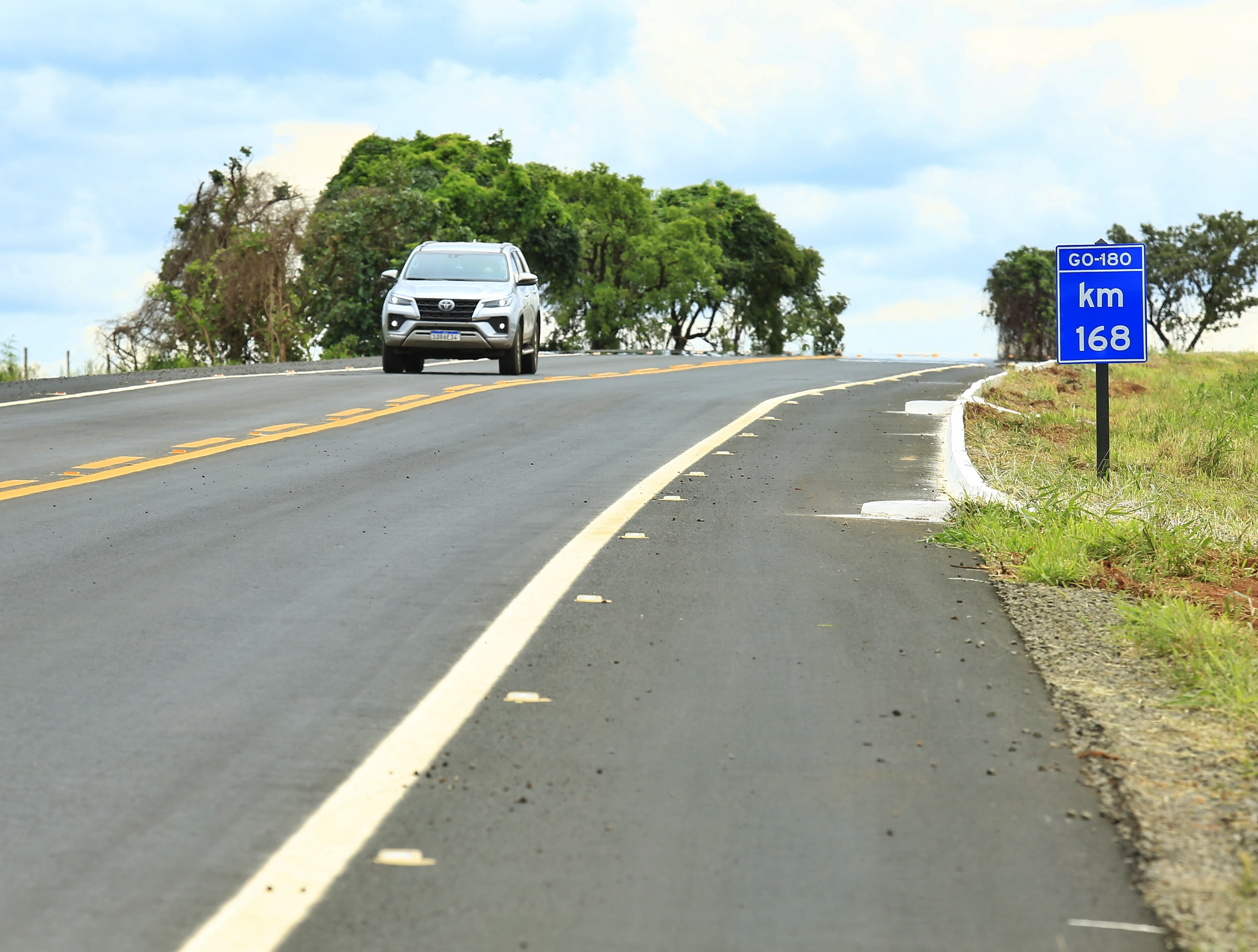 Caiado inaugura rodovia GO-180, no Sudoeste goiano