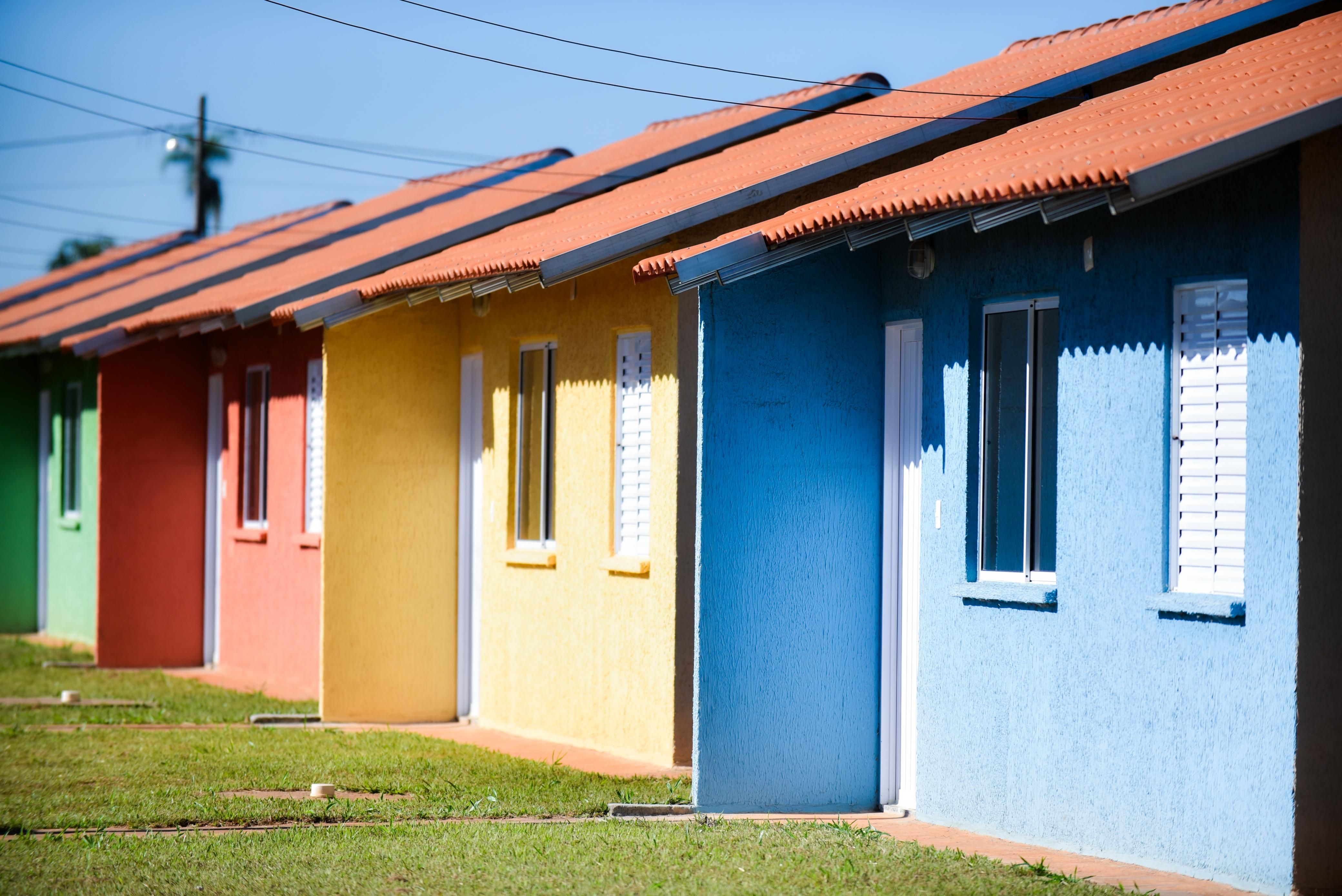 Jussara e Buriti de Goiás recebem casas a custo zero