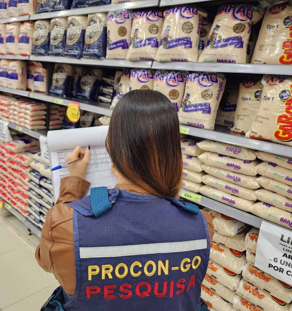 Procon encontra diferença de até 27% no preço do arroz