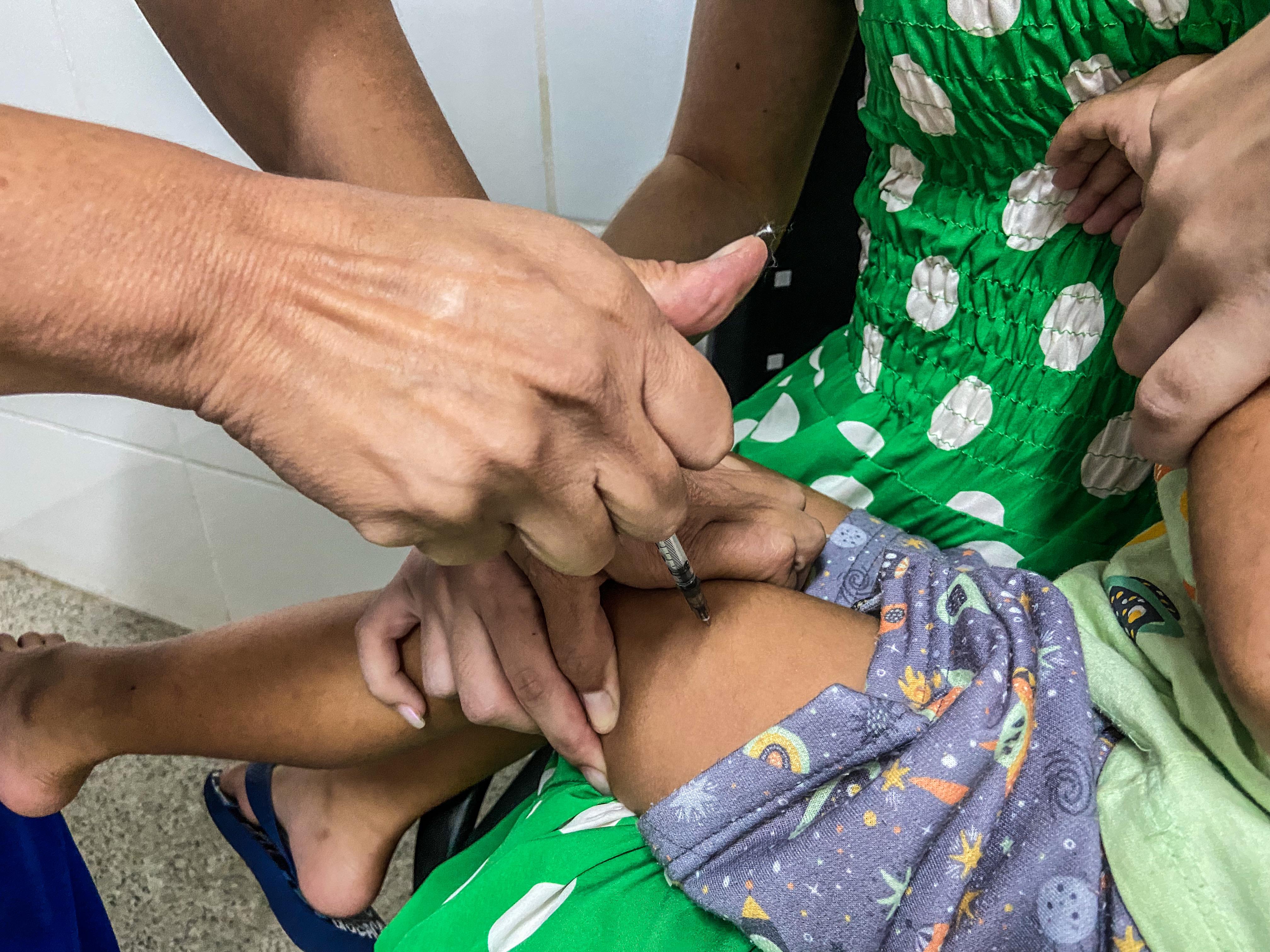 Ásia e Europa têm surto de coqueluche e vacinação deve ser reforçada