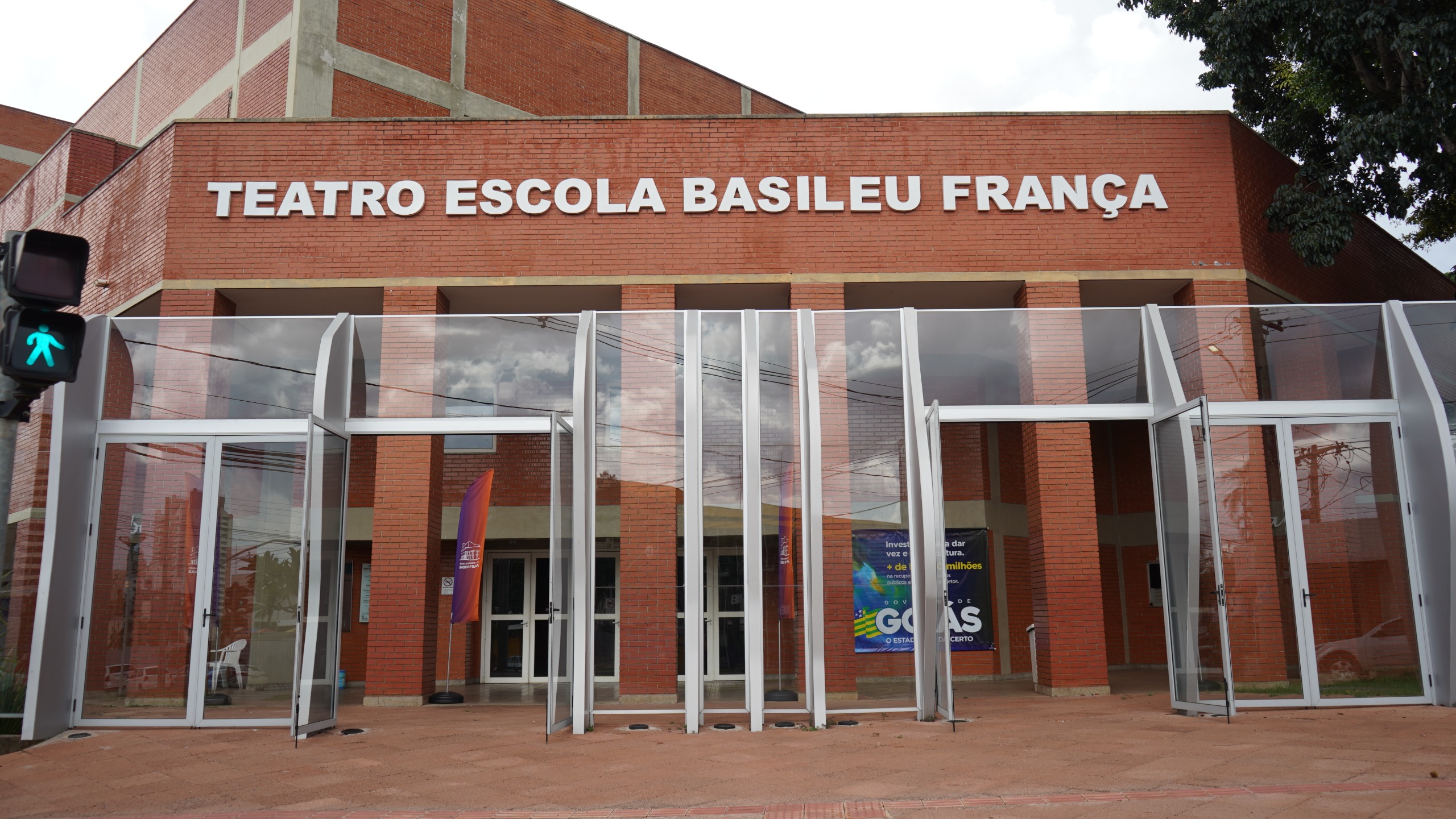 Fachada do Basileu França