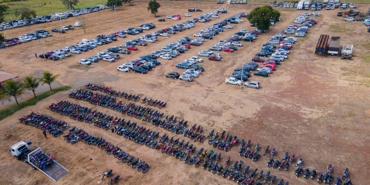 Detran vai leiloar 1,3 mil veículos no dia 26