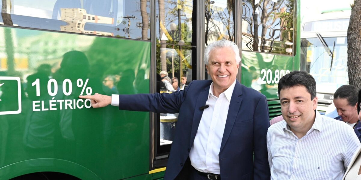 Governo entrega 60 ônibus do transporte coletivo