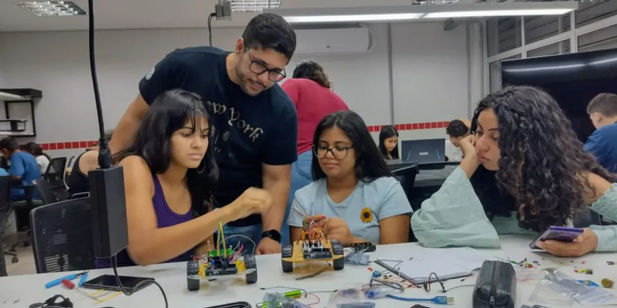 Olimpíada de Robótica reúne estudantes de vários estados em Goiânia