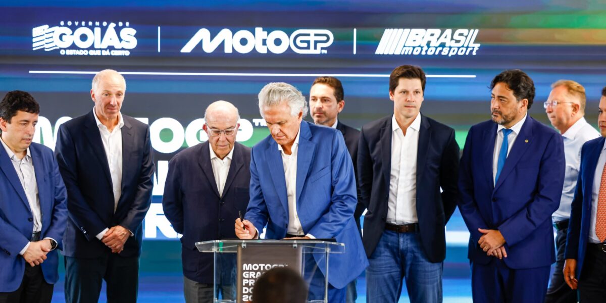 Caiado assina contrato para MotoGP no Autódromo de Goiânia