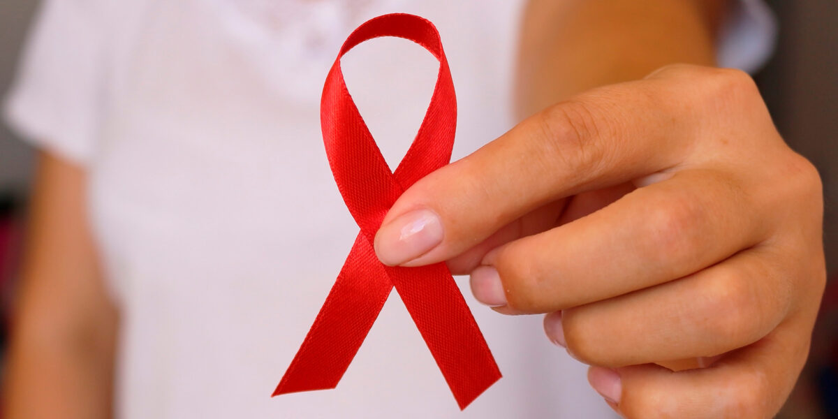 HDT recebe doações de latas de leite para bebês de mães que vivem com HIV