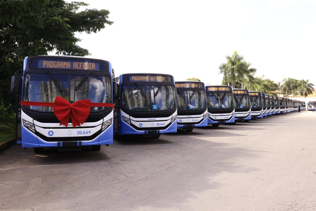 Governo de Goiás avança na renovação da frota de transporte coletivo com entrega de 46 novos ônibus