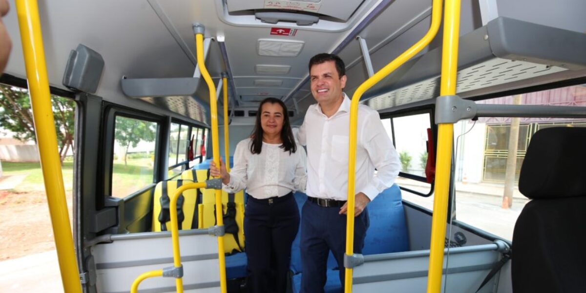 Municípios goianos recebem novos ônibus escolares