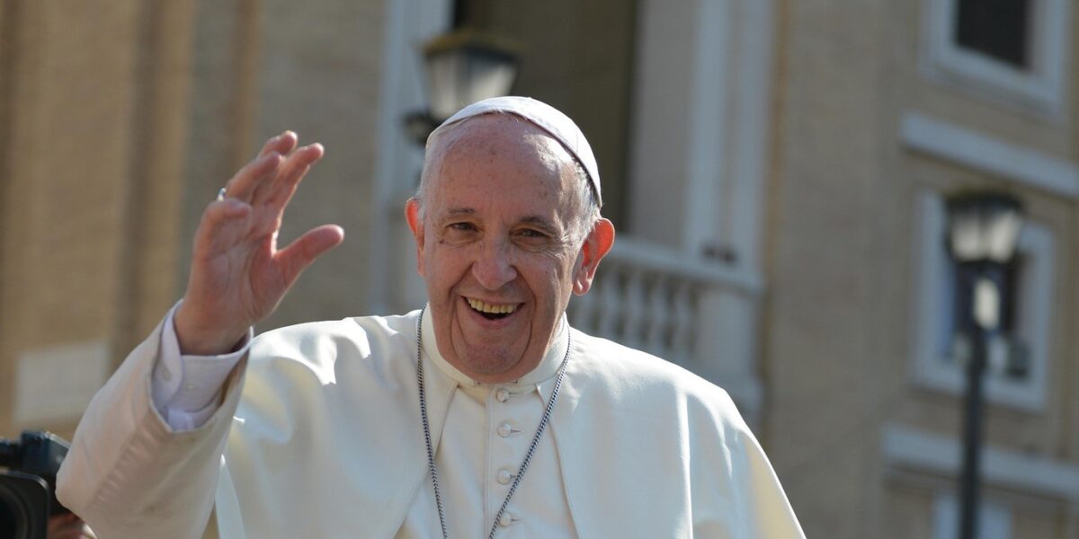 Caiado decreta luto oficial de sete dias pela morte do Papa Francisco