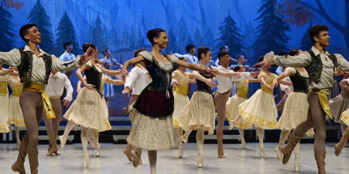 Tetracampeão! Basileu França é destaque no maior festival de dança do mundo