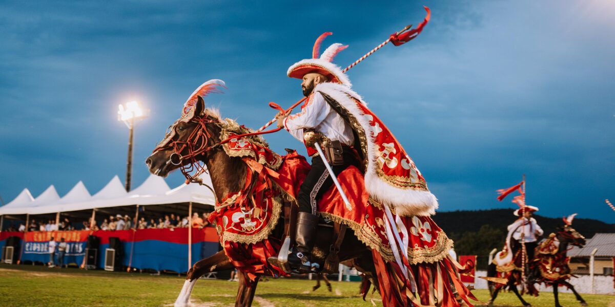 Cidade de Goiás encena as Cavalhadas neste fim de semana