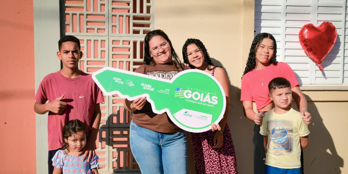 Caiado celebra entrega de 4 mil casas a custo zero em Goiás