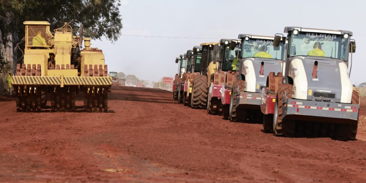 Governo assina ordem de serviço para pavimentação da GO-409