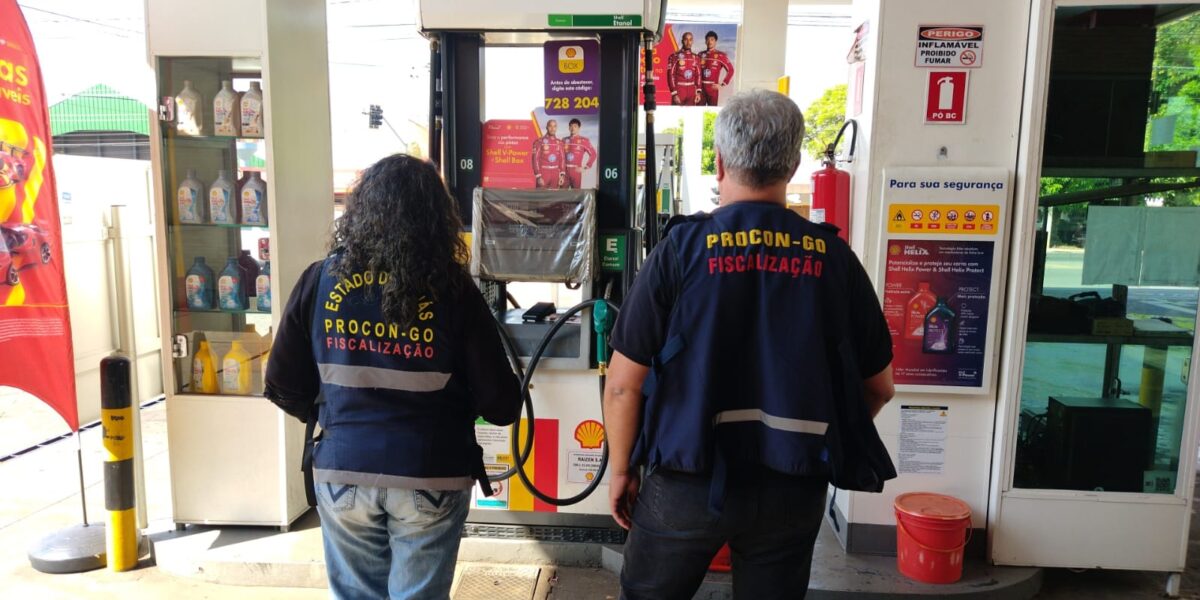 Procon autua postos de combustíveis