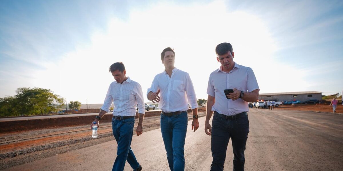 Governo investe em rodovias e entrega moradias na região da Estrada de Ferro