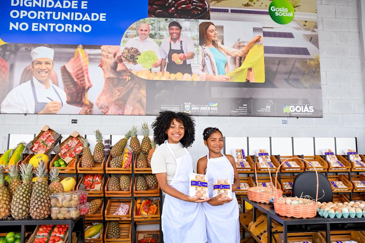 Comerciantes no Mercadão Goiano de Águas Lindas