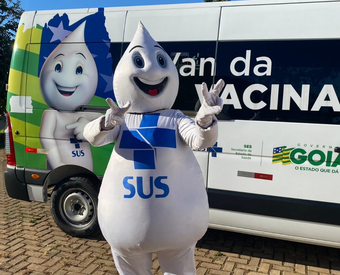 Zé Gotinha incentiva a vacinação