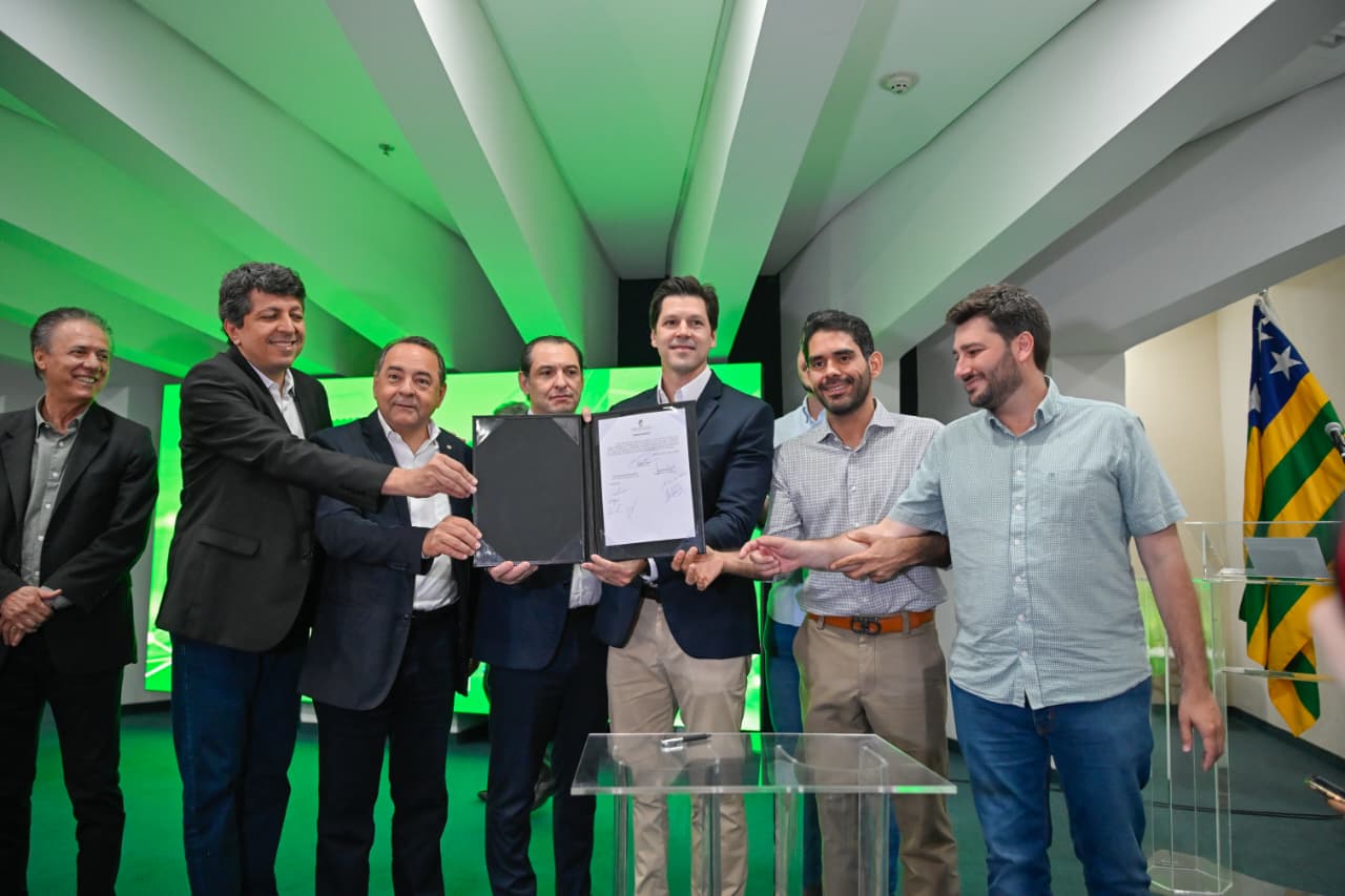 Assinatura da ampliação do programa Casas a Custo Zero