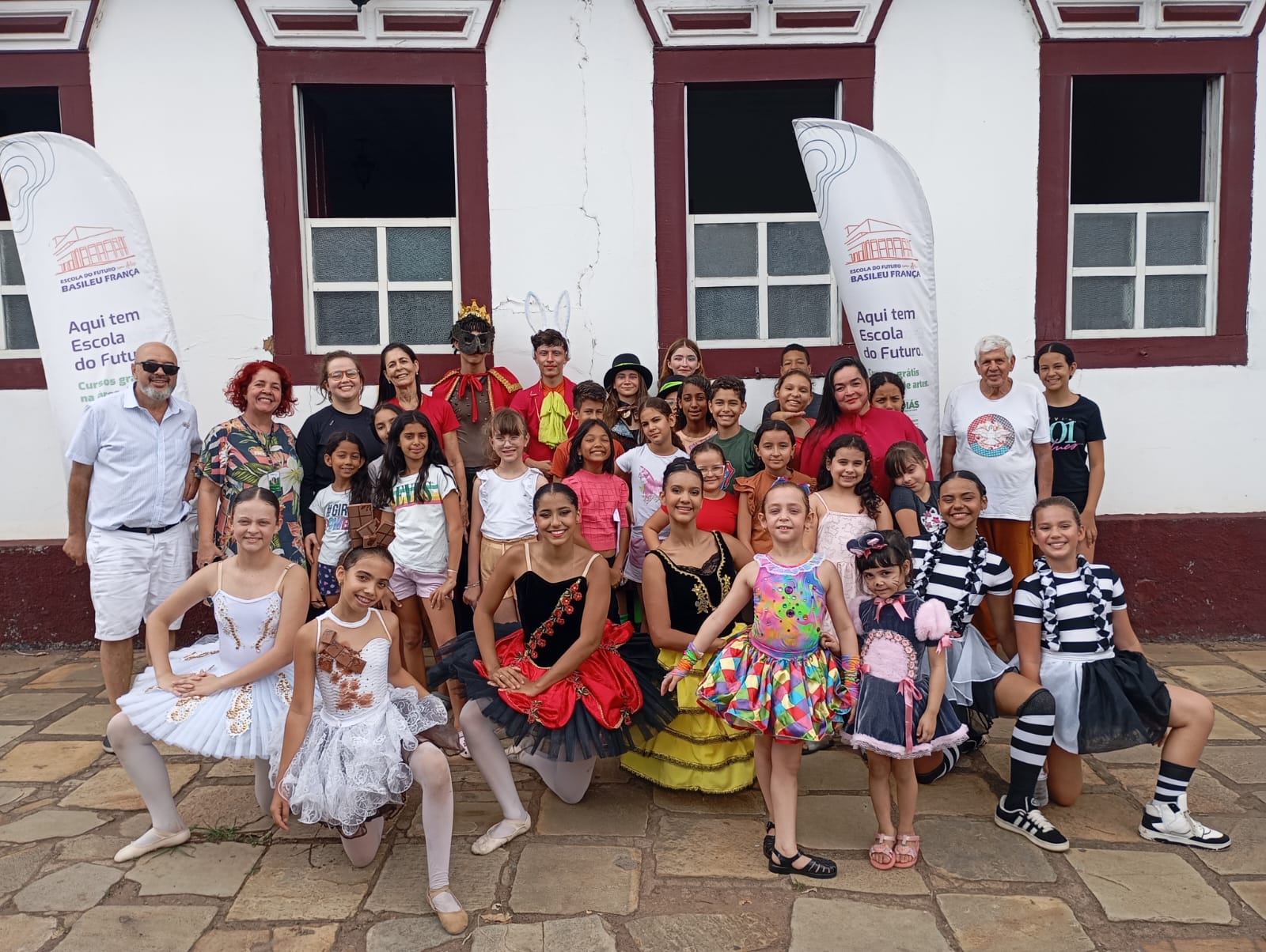 Governo de Goiás oferece 434 vagas gratuitas para cursos de Teatro e Violão em sete municípios