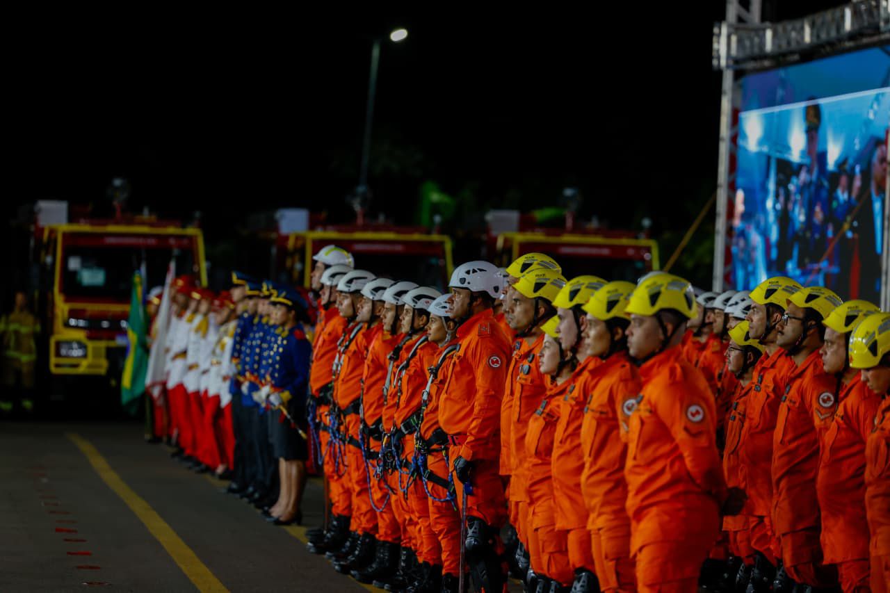 Governador Daniel Vilela anuncia promoção de 793 militares do Corpo de Bombeiros e entrega 10 novas viaturas para a corporação, com aporte de R$ 15 milhões