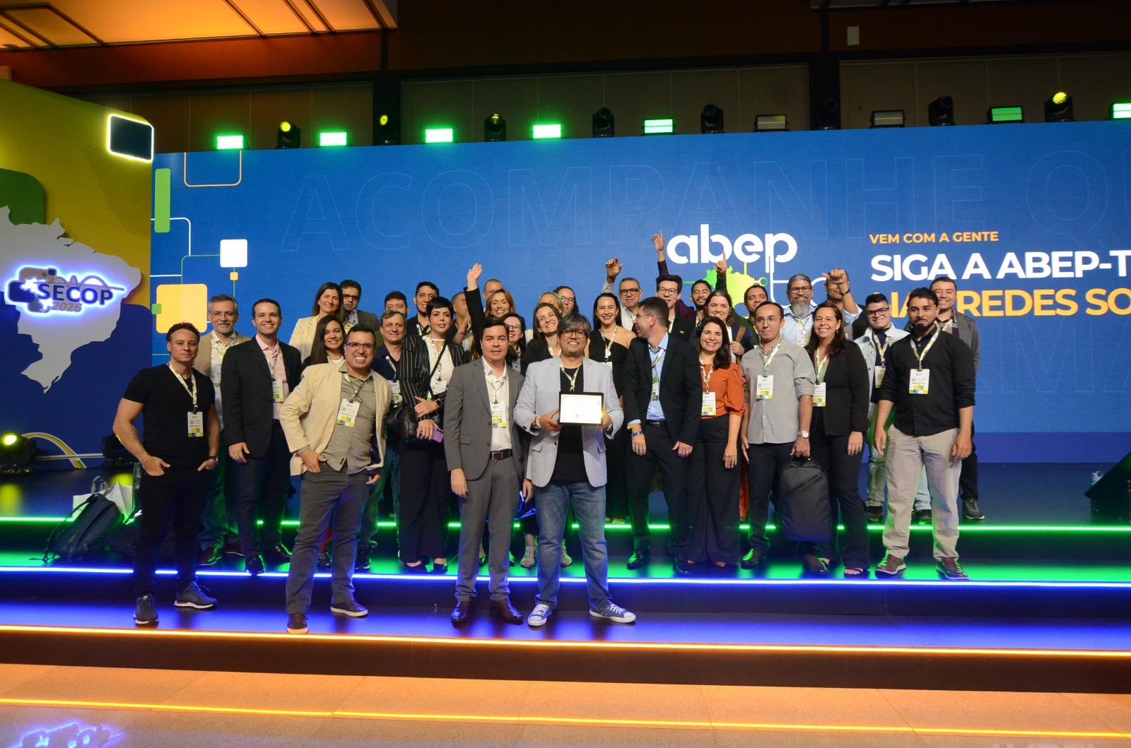 Certificação Selo Ouro de Serviços Digitais é entregue à comitiva de Goiás durante o SECOP 2026, em Brasília