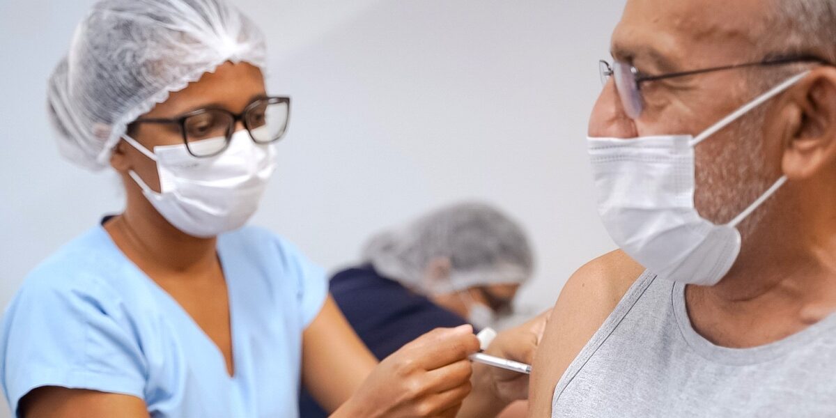 Goiás dá início à distribuição da Pneumo 20 para pessoas com 85 anos ou mais