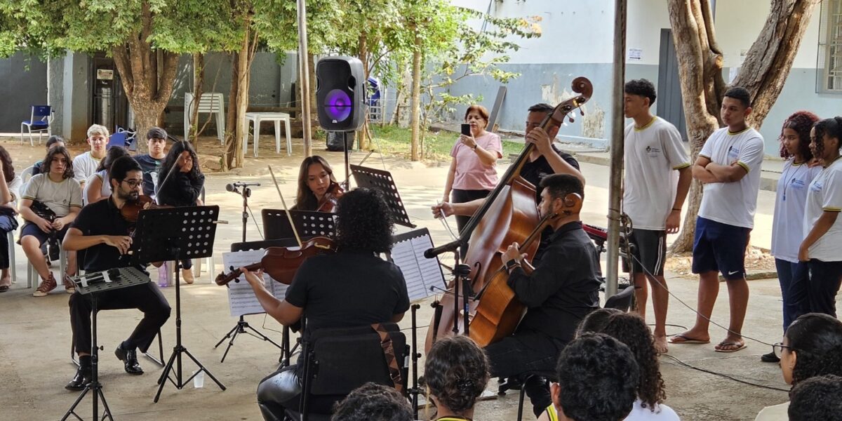 Orquestra Filarmônica leva música clássica a escolas na semana do Dia das Crianças